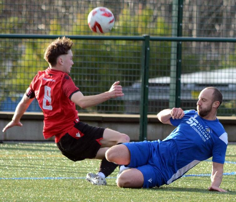 Bone crunching tackle between Kieran Smith and Jamie Palmer. Picture Gordon Thomas